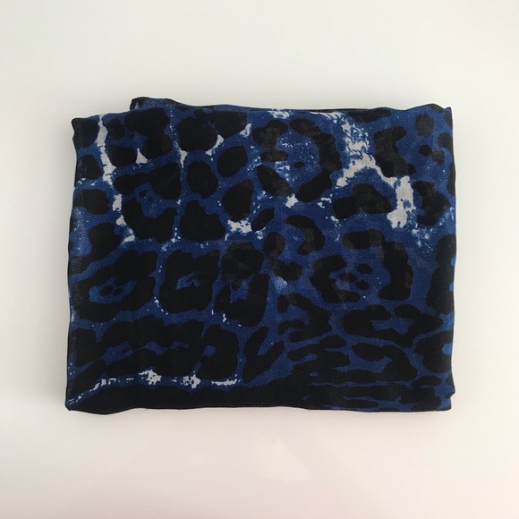 NWOT Blue Grey Animal Print Shawl Spring Scarf Head Wrap - Picture 7 of 15